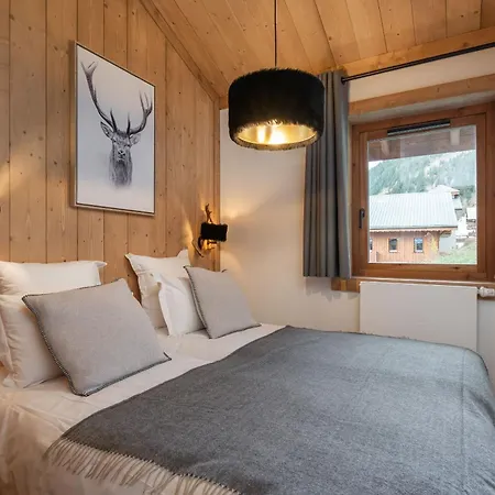 Peridot Champagny-en-vanoise - By Emerald Daire La Plagne